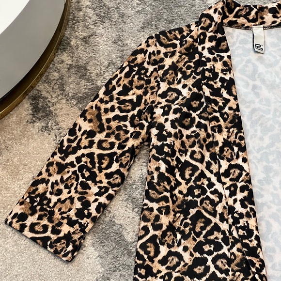 Like New Italian light weight leopard print blazer - Picture 5 of 7